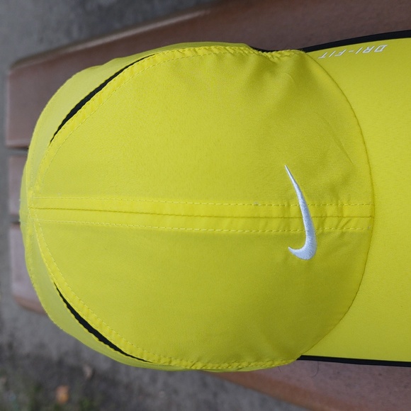 Nike Featherlight Dri-Fit Small Swoosh Running Gym Adjustable Strap-on Hat OS - Picture 2 of 9